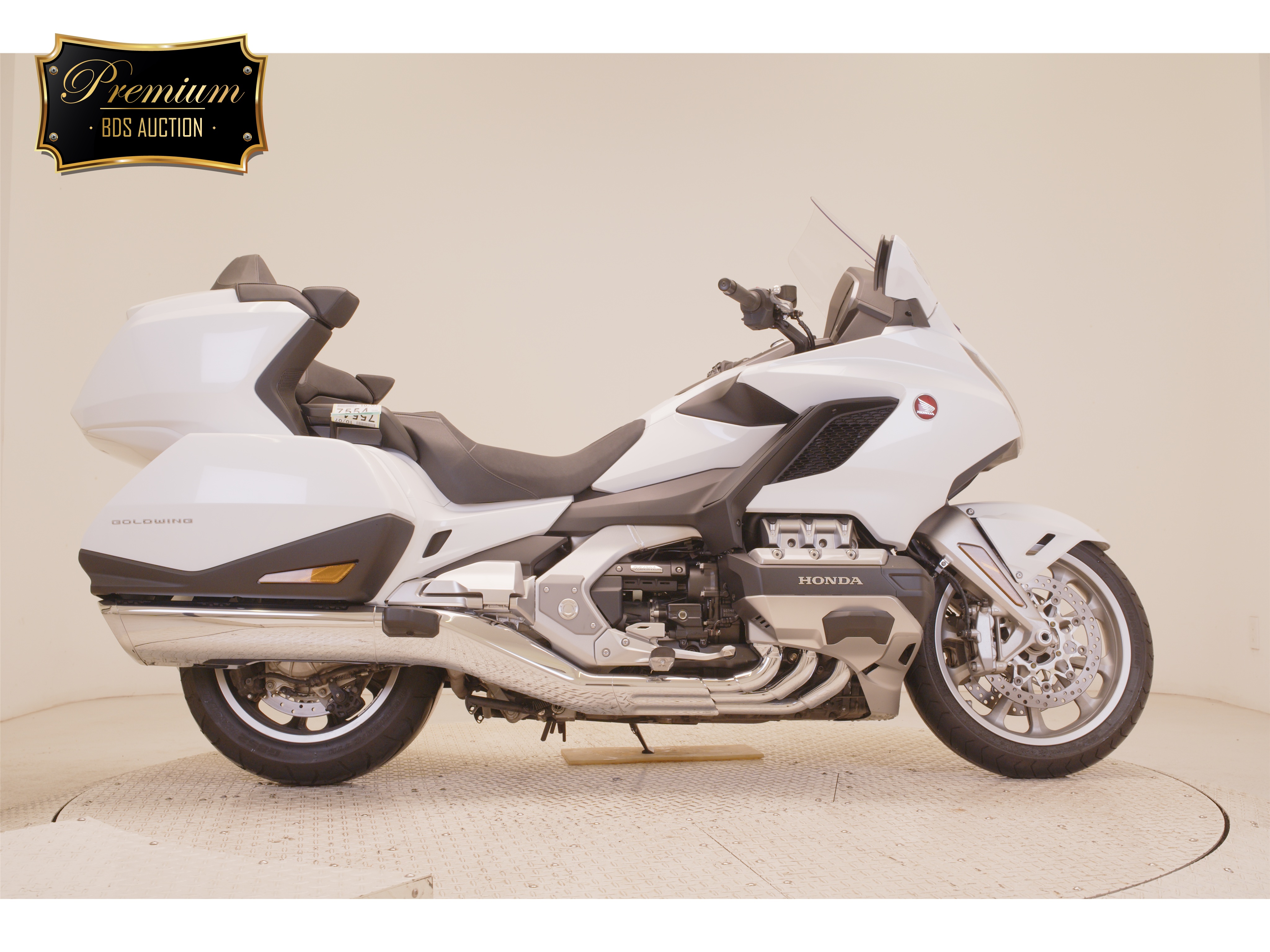 Honda GL1800 TOUR D, right