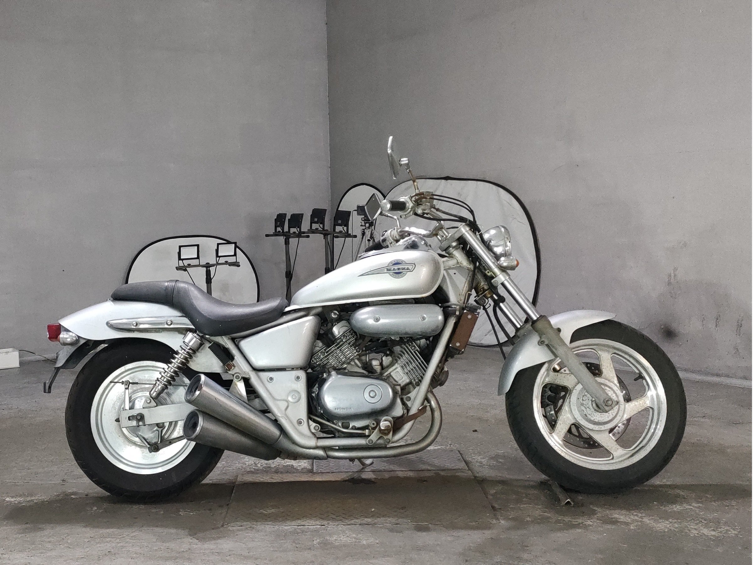Honda MAGNA250, photograph 1