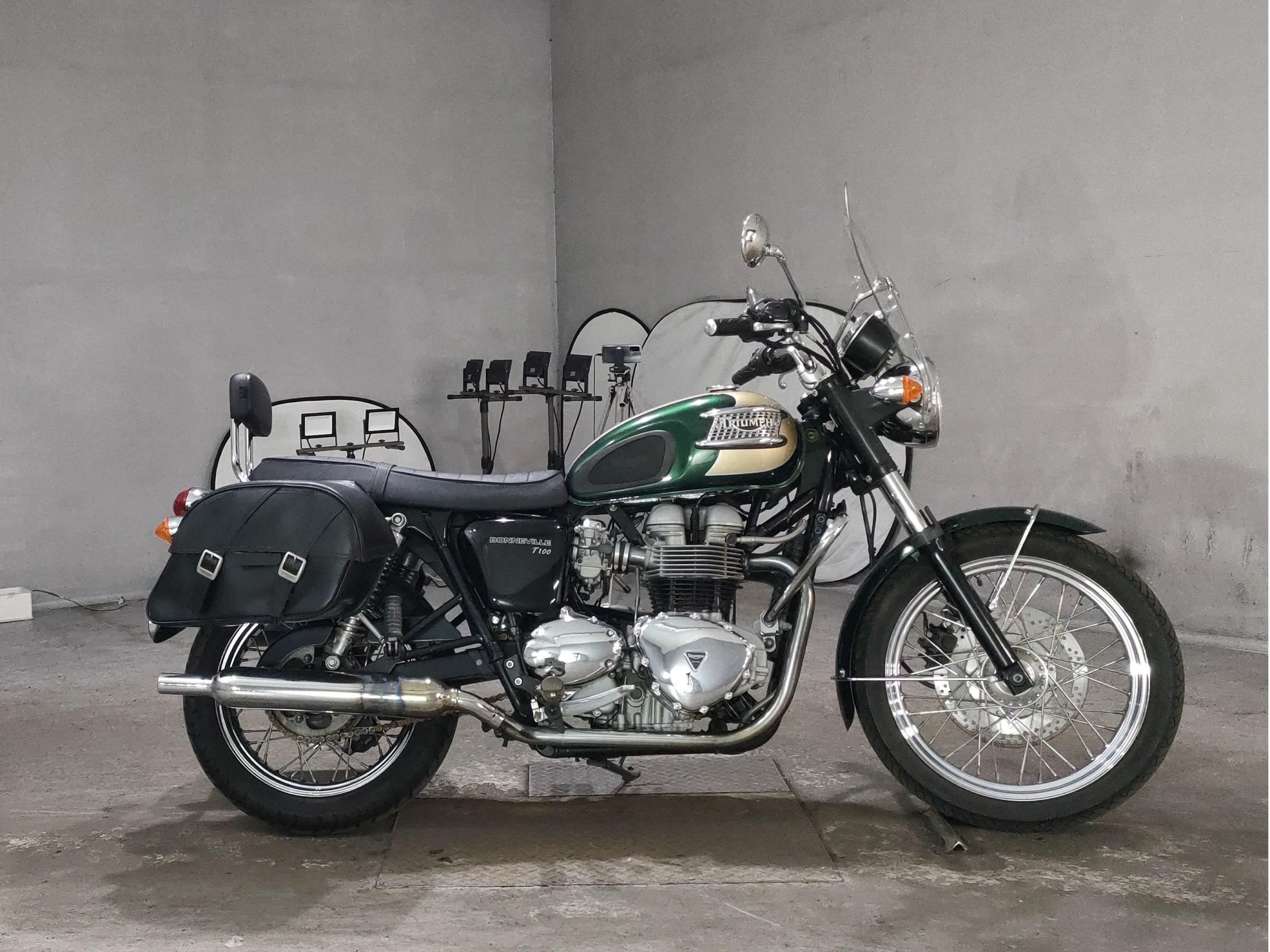 Triumph T100 BONNEVILLE, Foto 1