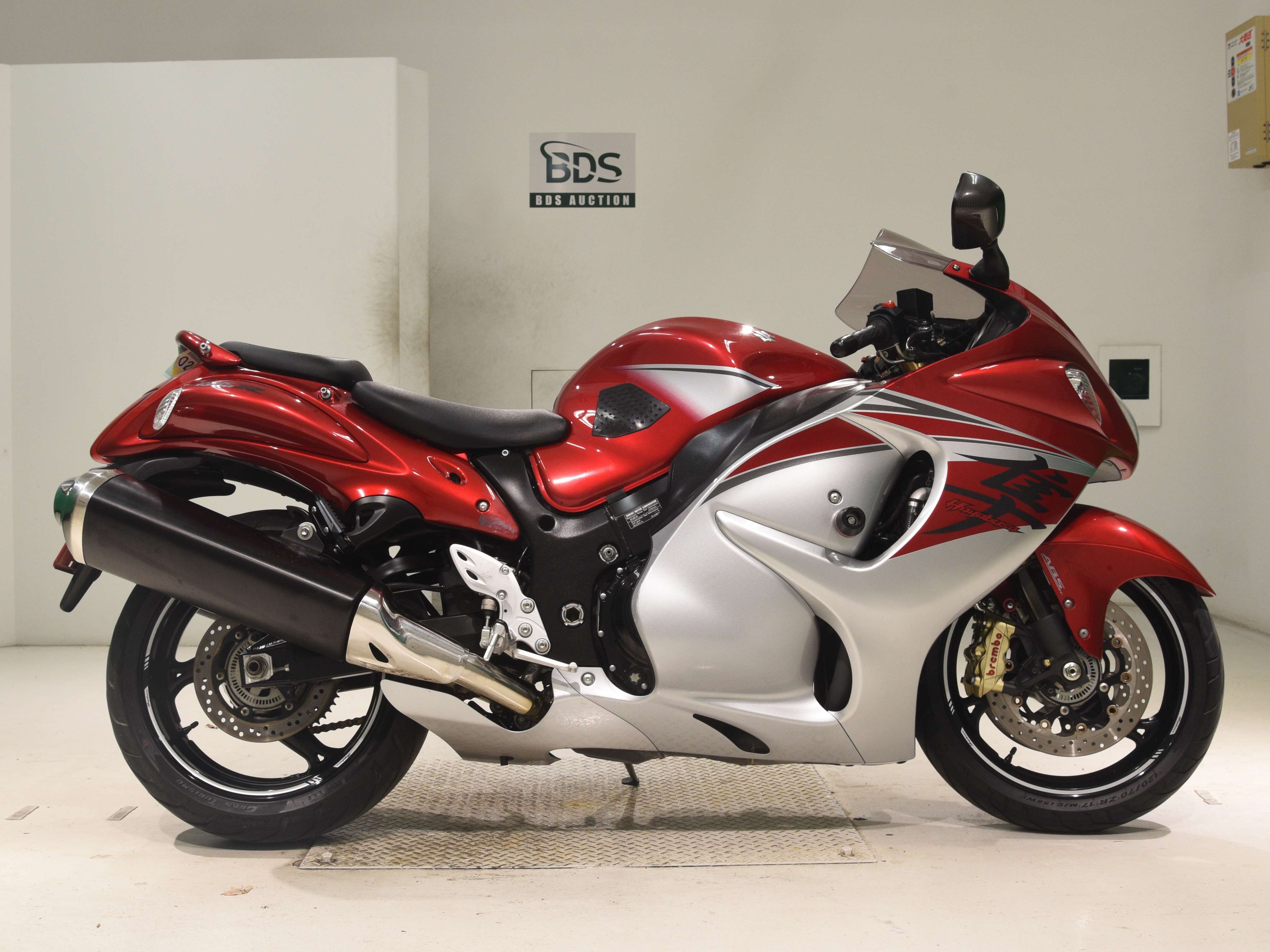 Suzuki GSX1300R HAYABUSA, right