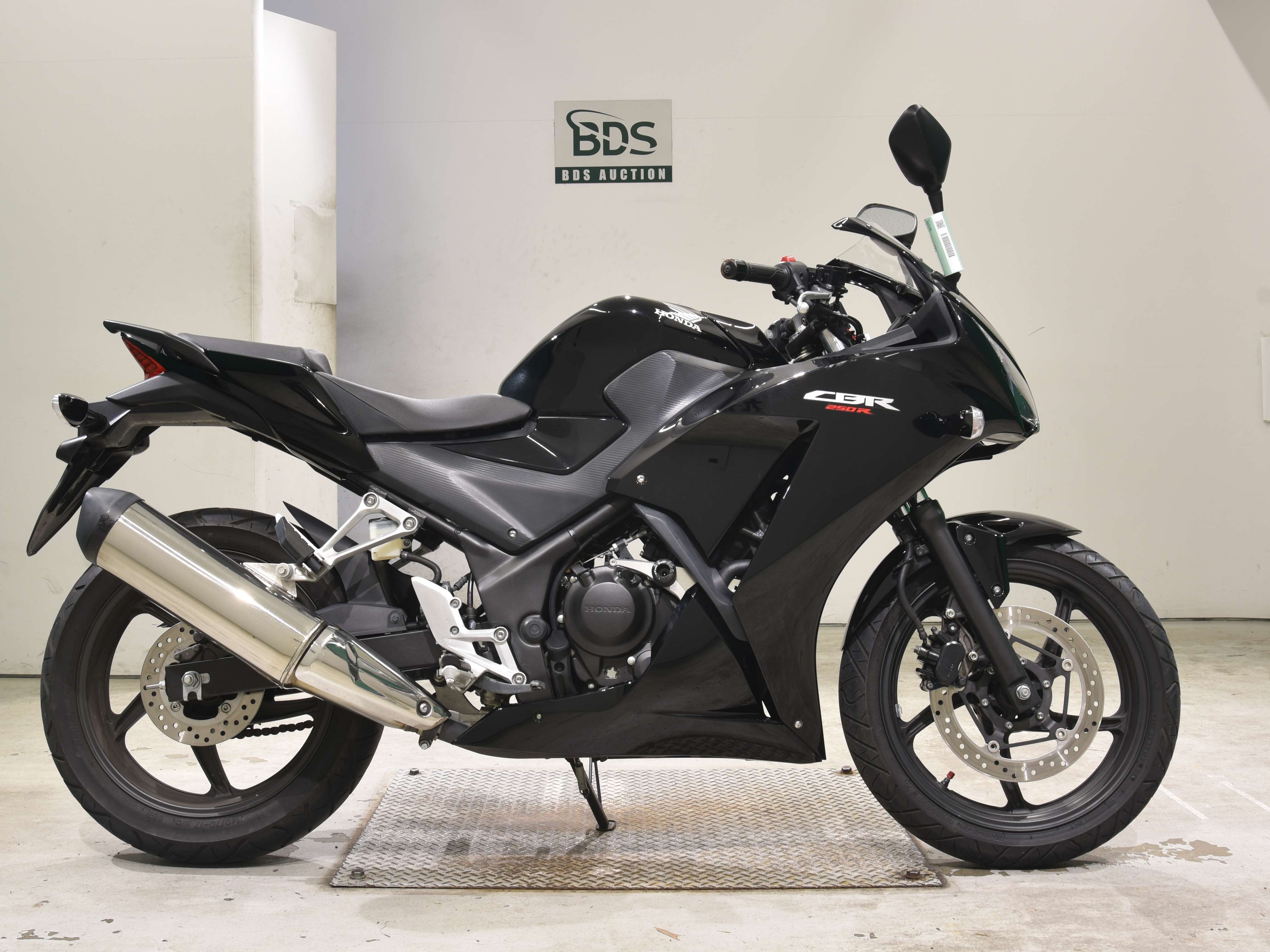 Honda CBR250R, right