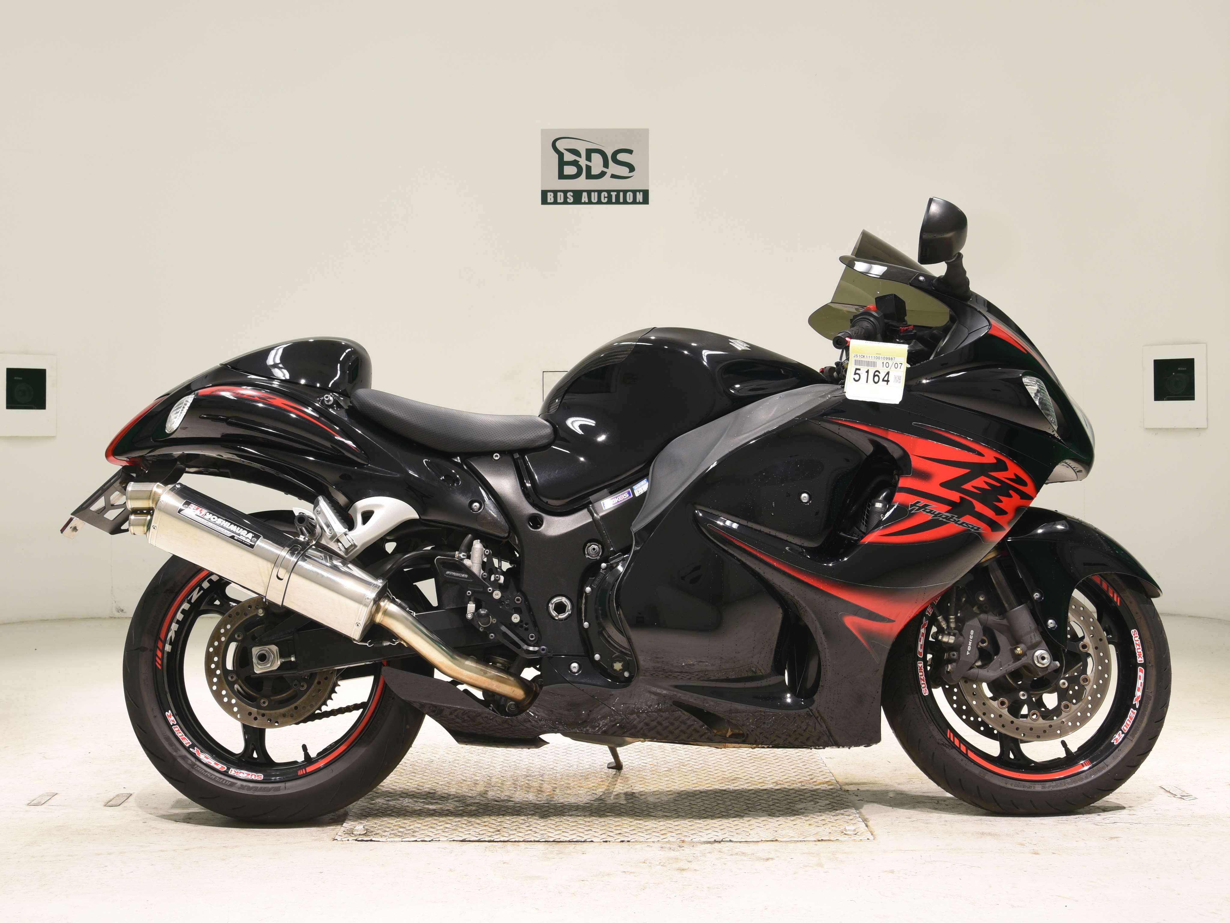 Suzuki GSX1300R HAYABUSA, right