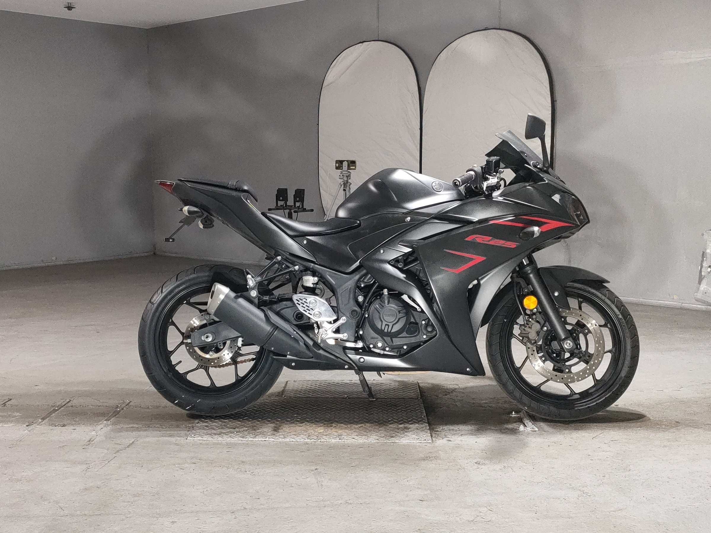 Yamaha YZF-R25, zdjęcie 1