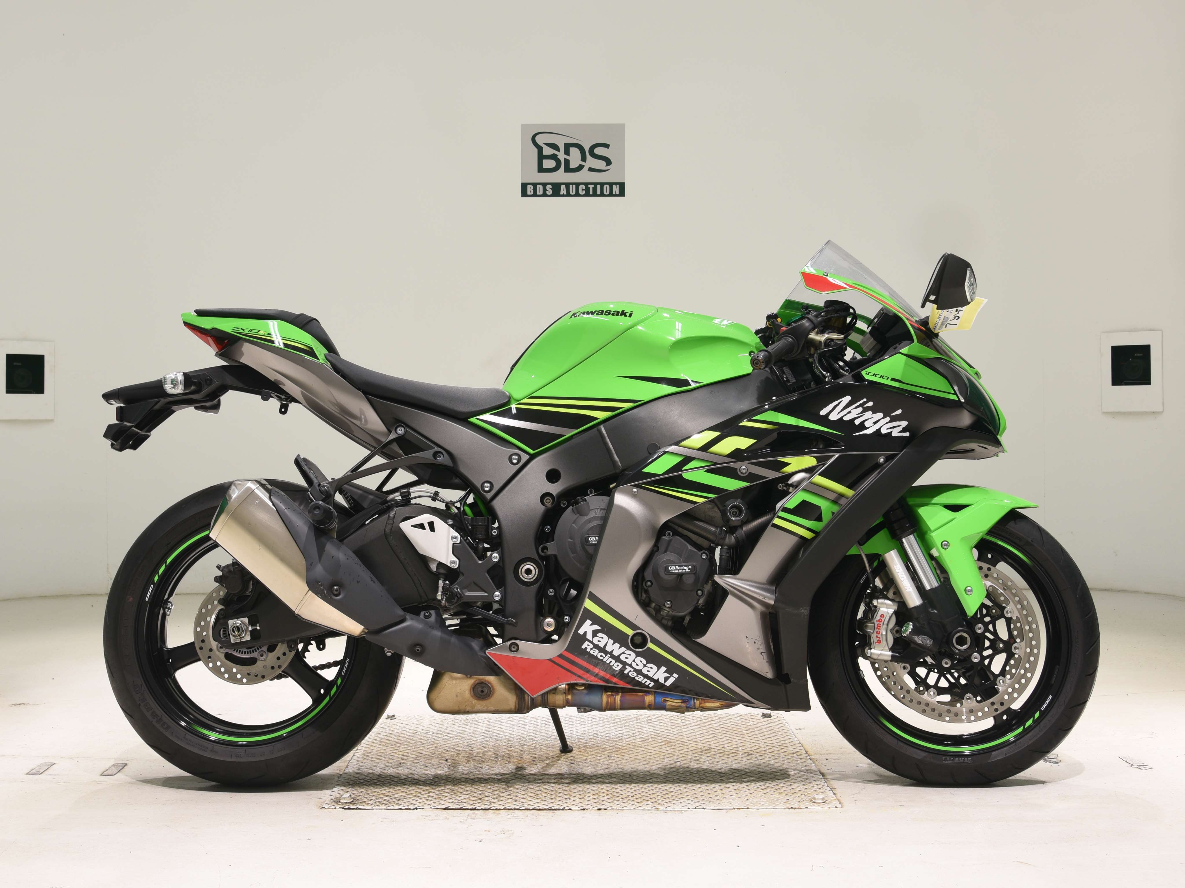 Kawasaki NINJA ZX-10R, right