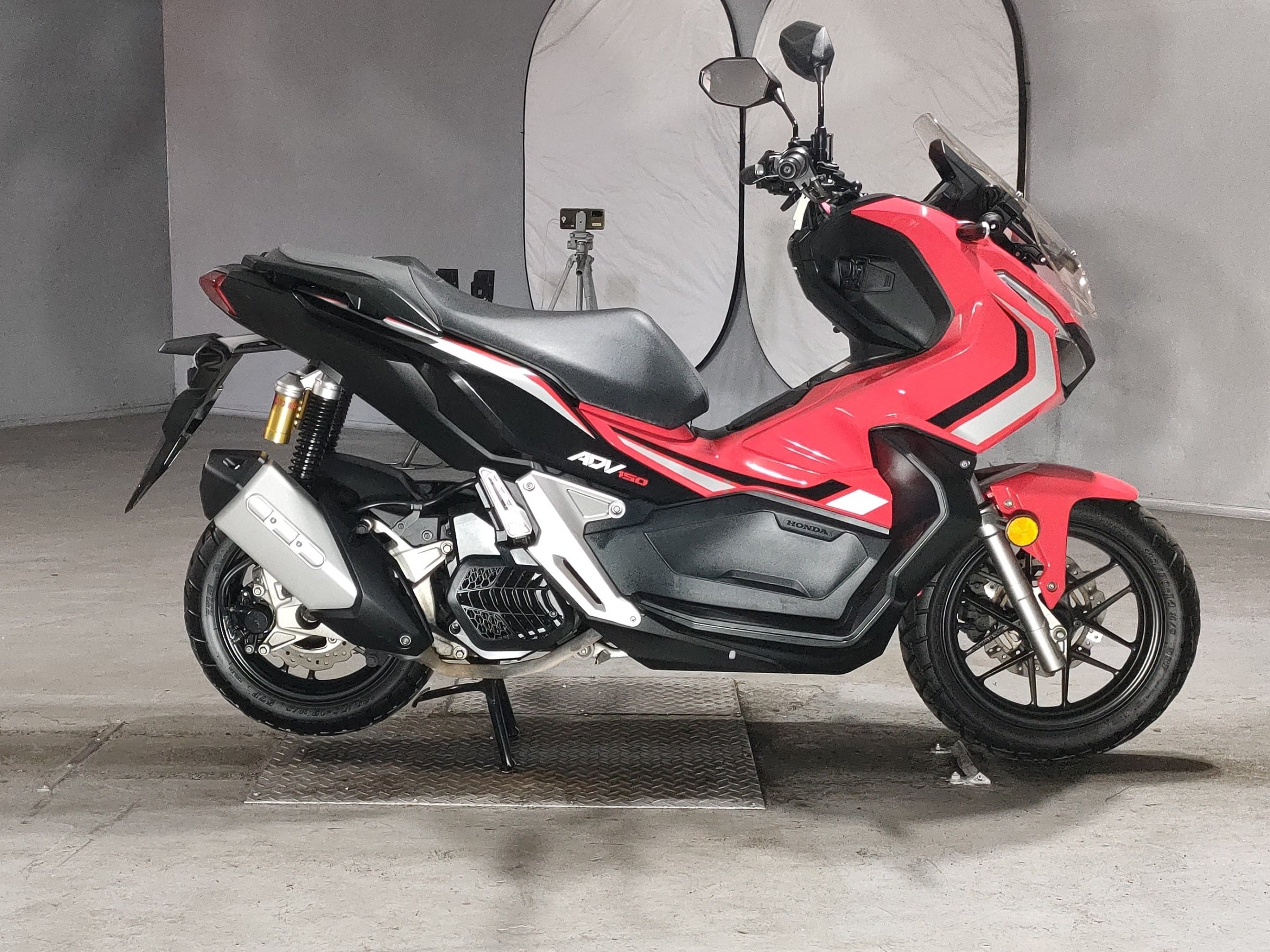 Honda ADV 150, Foto 1