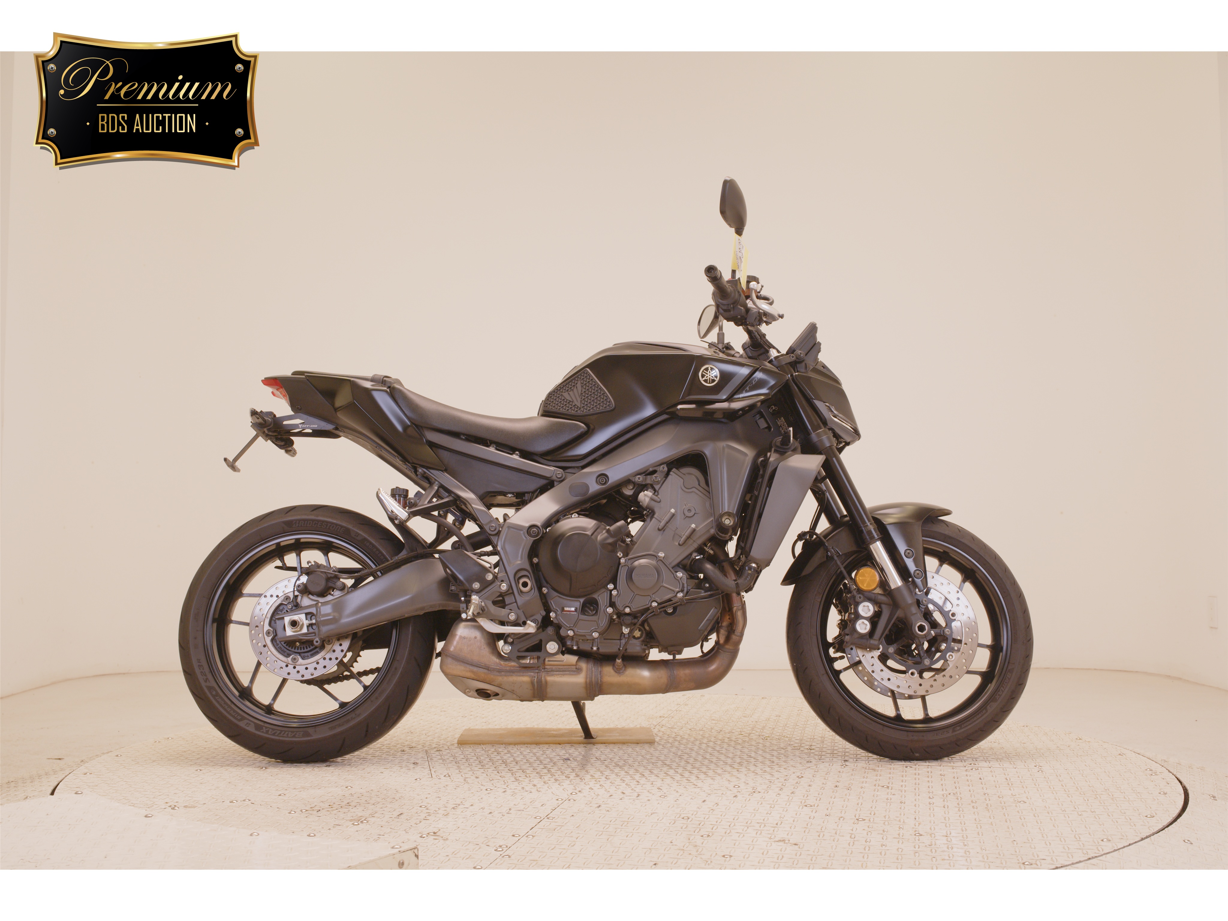 Yamaha MT-09, right