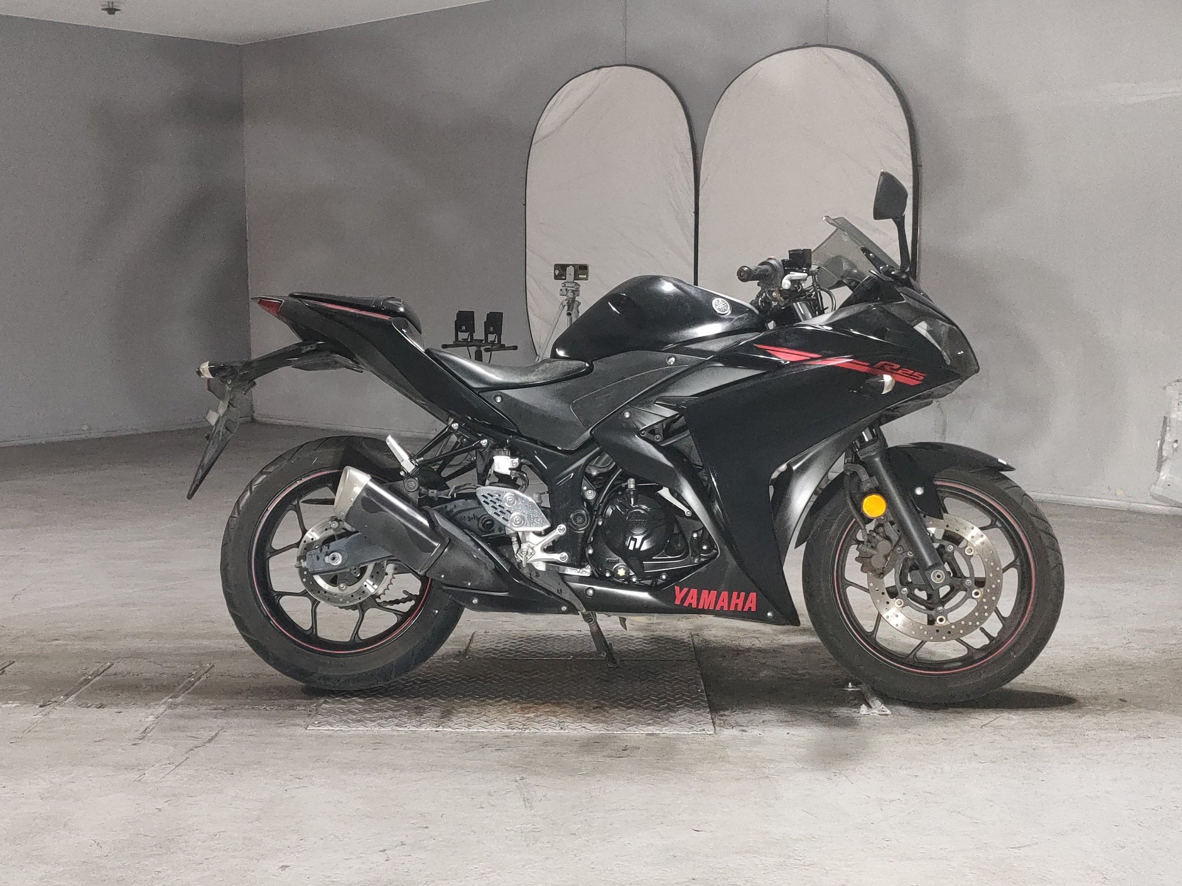 Yamaha YZF-R25, zdjęcie 1