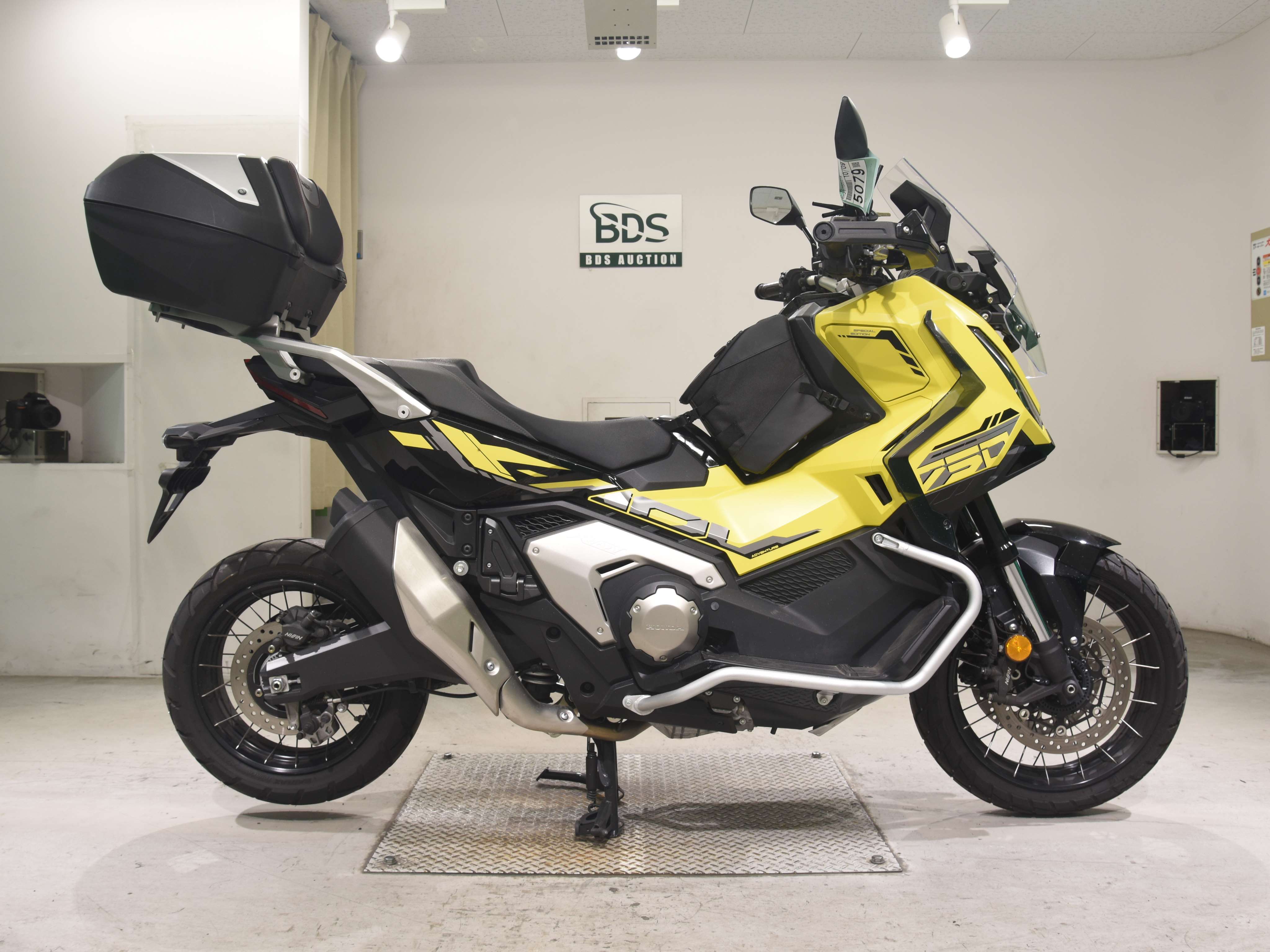 Honda X-ADV750, right