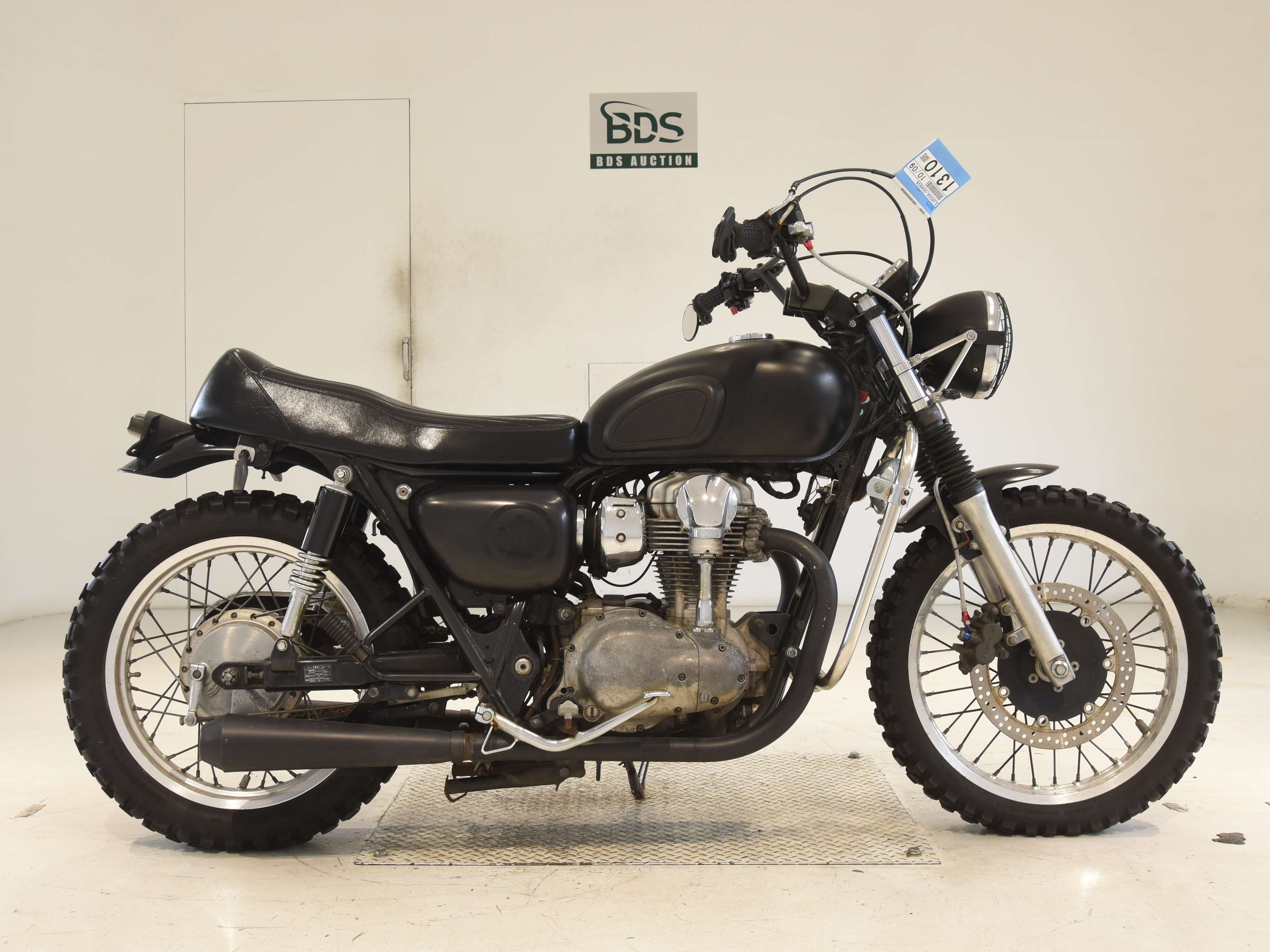 Kawasaki W800, right