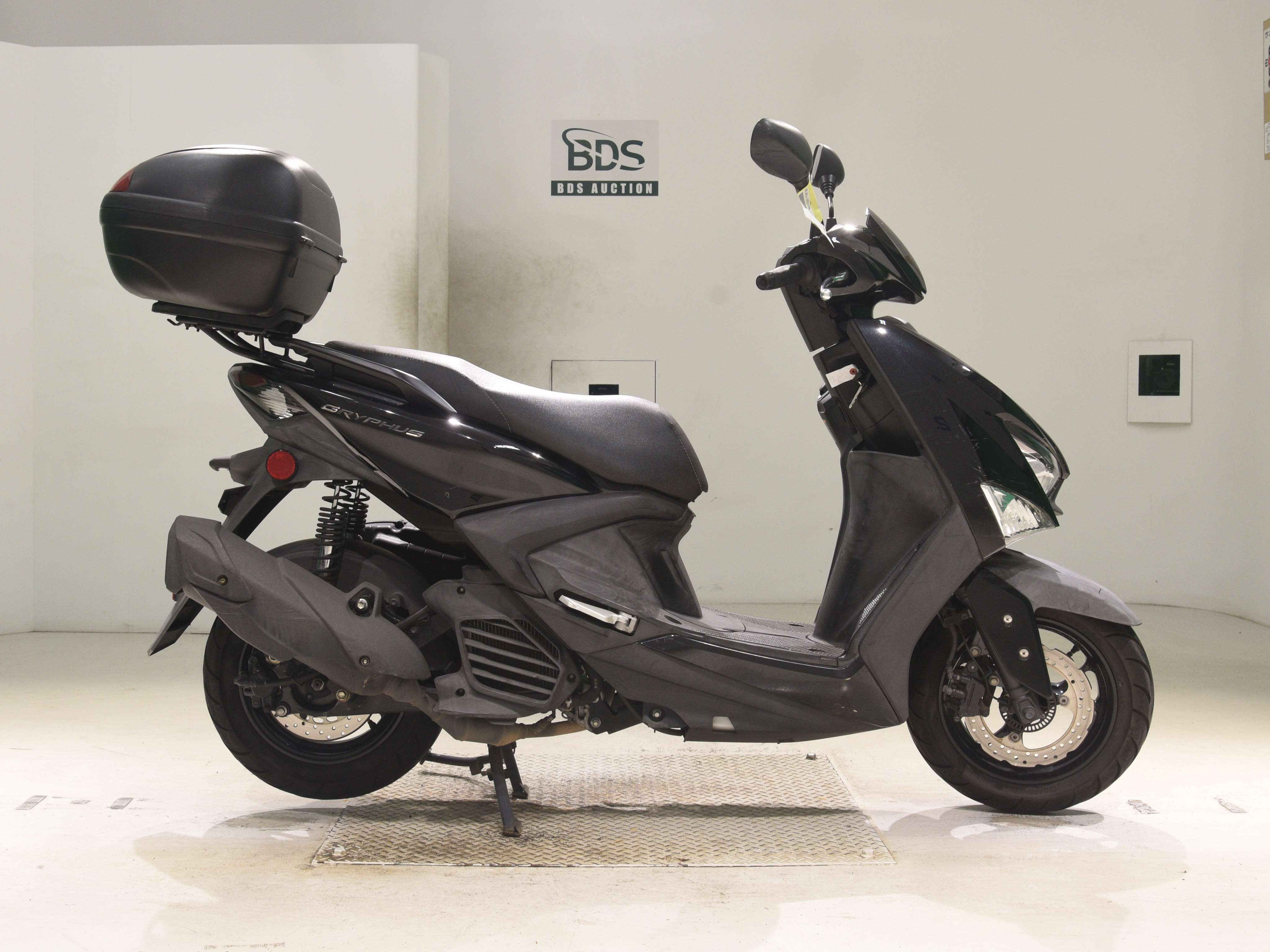 Yamaha CYGNUS, right
