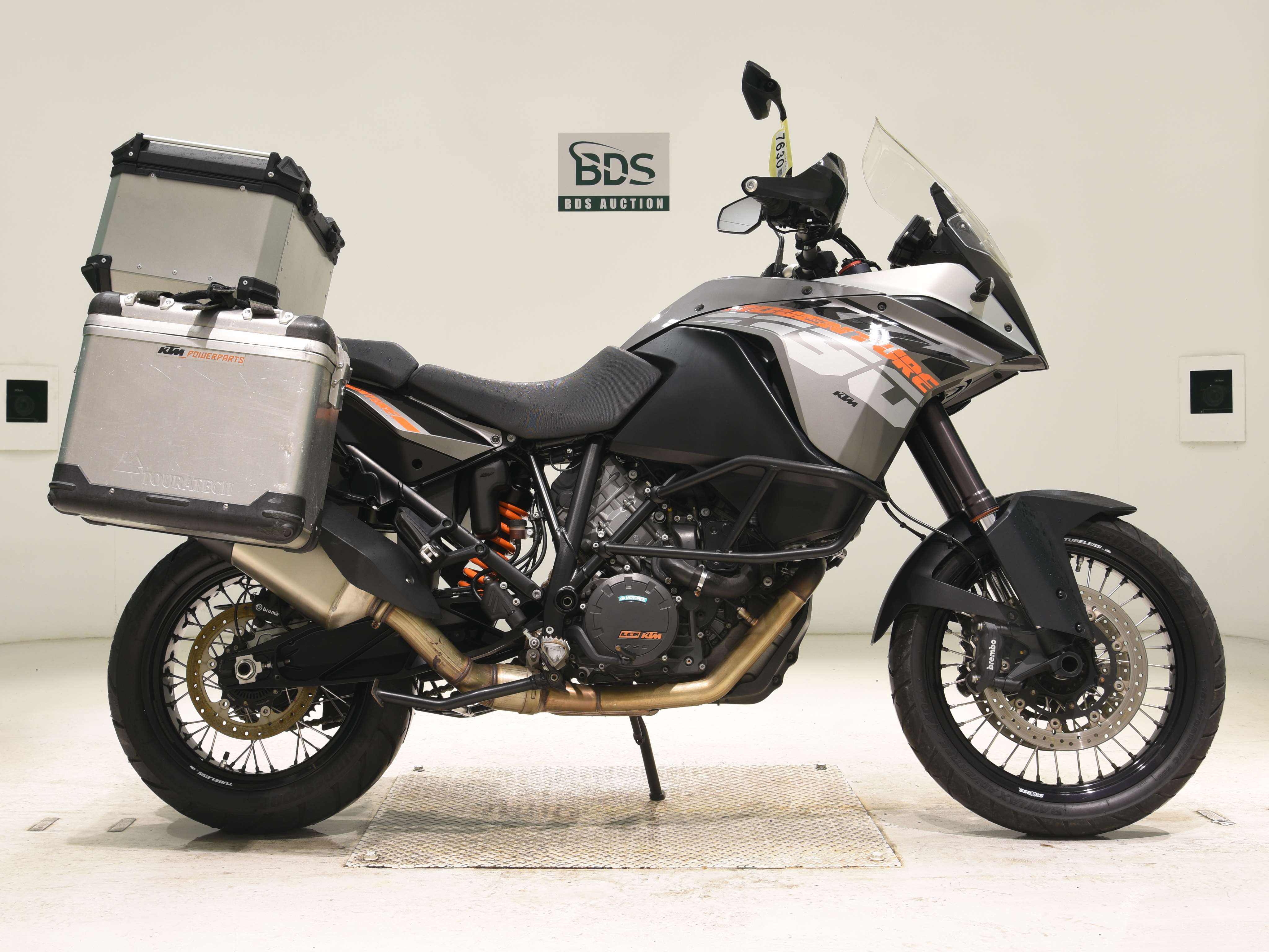 KTM 1190 ADVENTURE, right