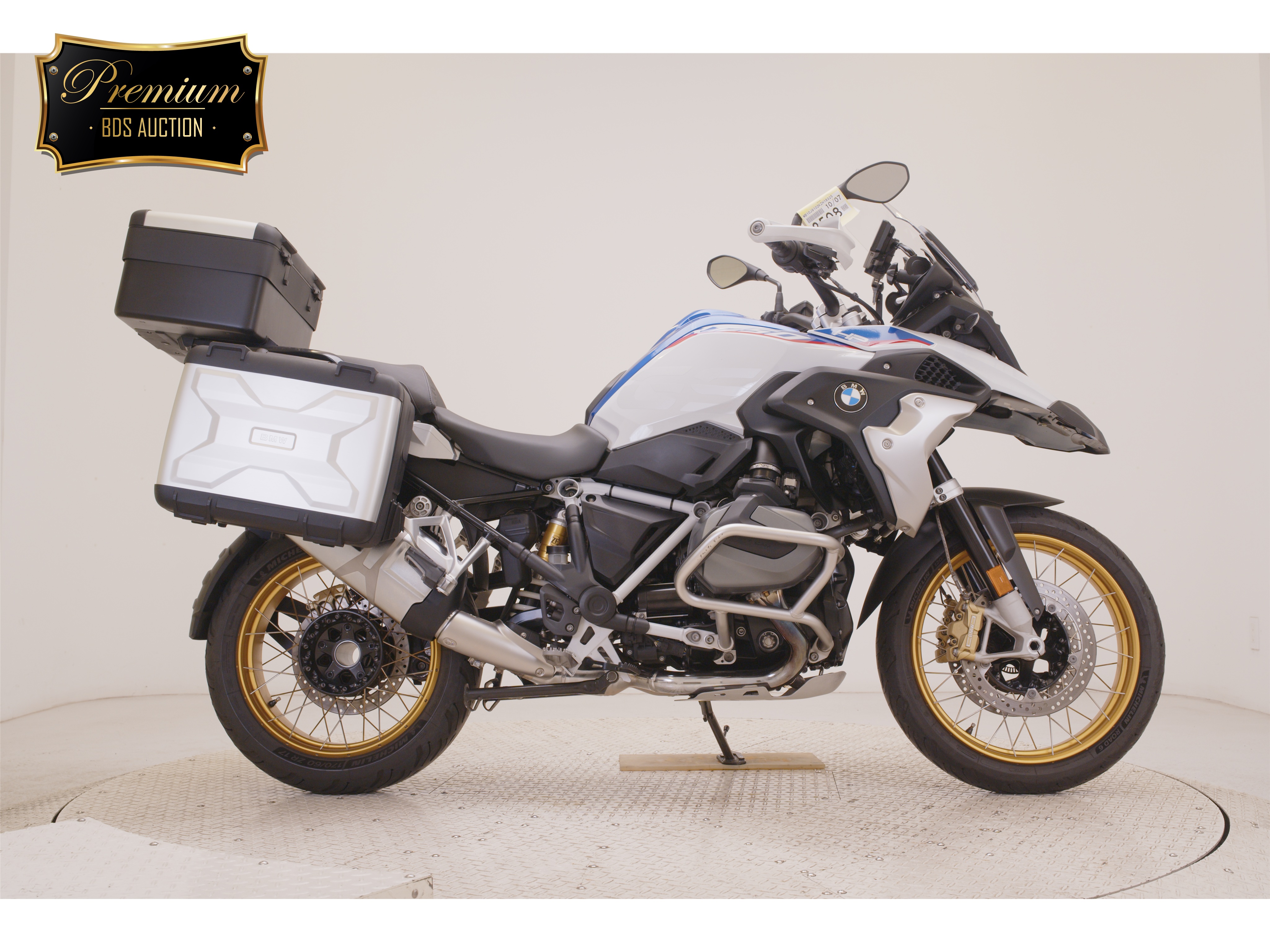BMW R1250GS ADVENTURE, right