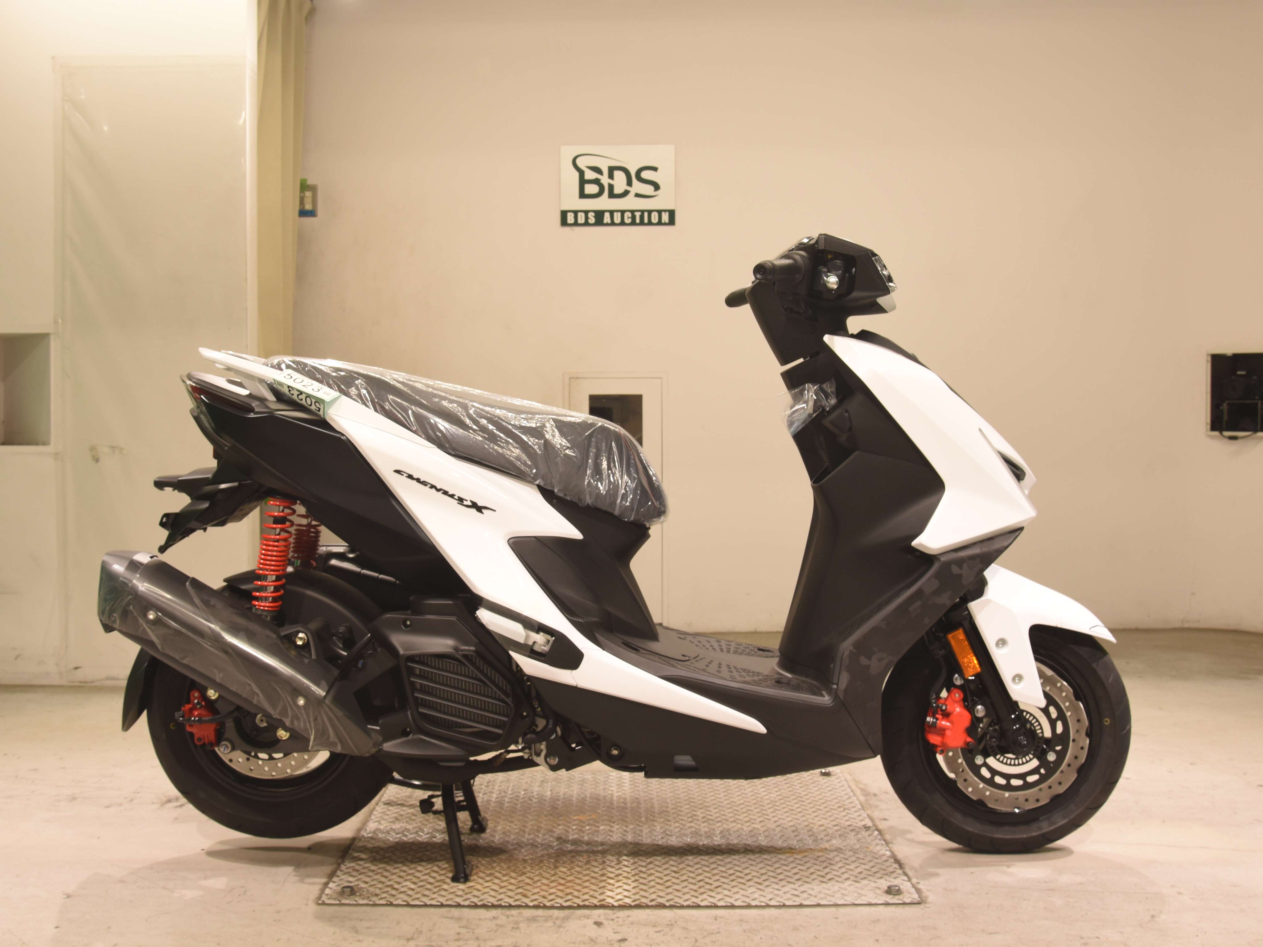 Yamaha CYGNUS125X, right