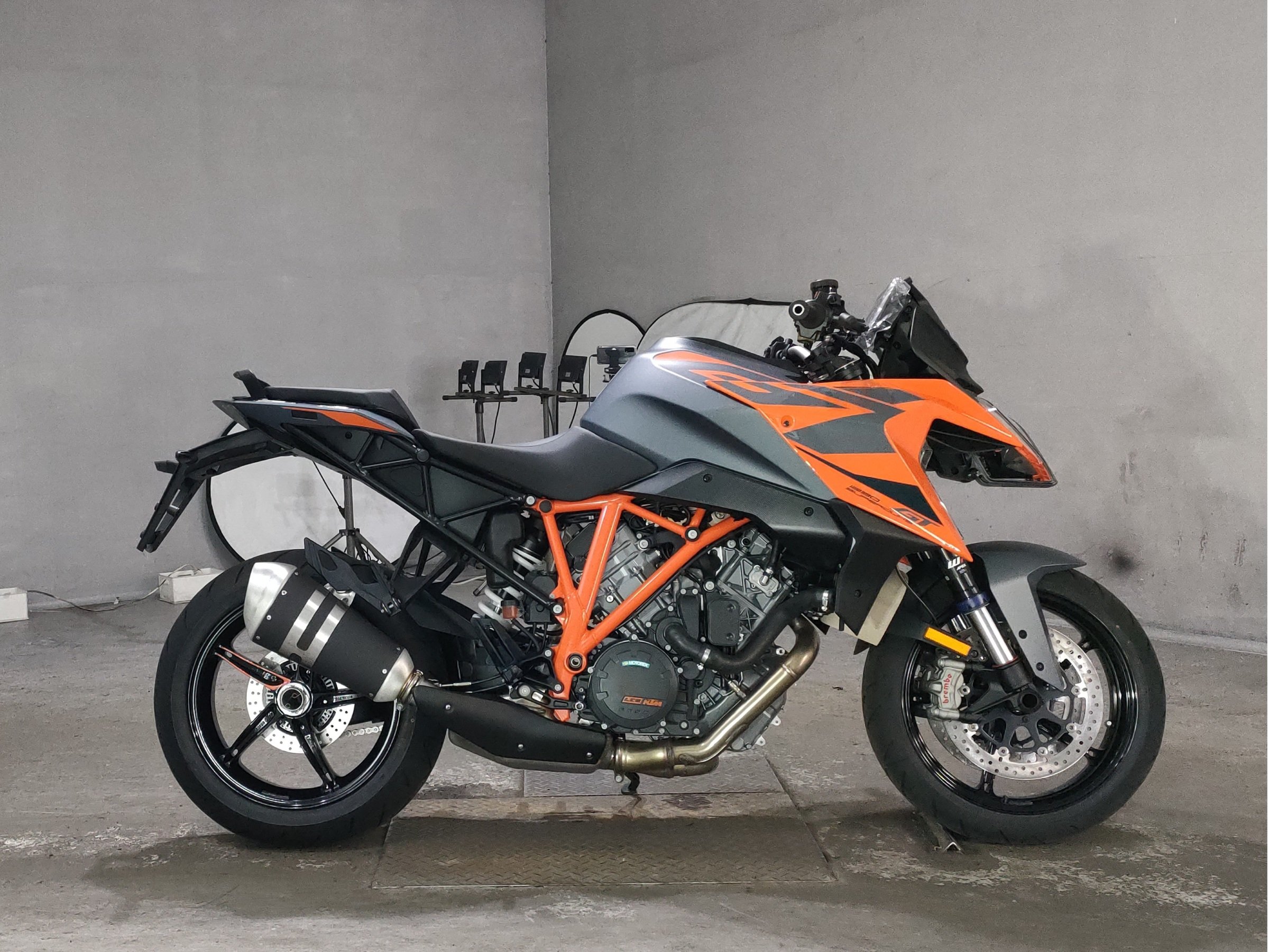 KTM 1290 SUPERDUKE GT, photograph 1