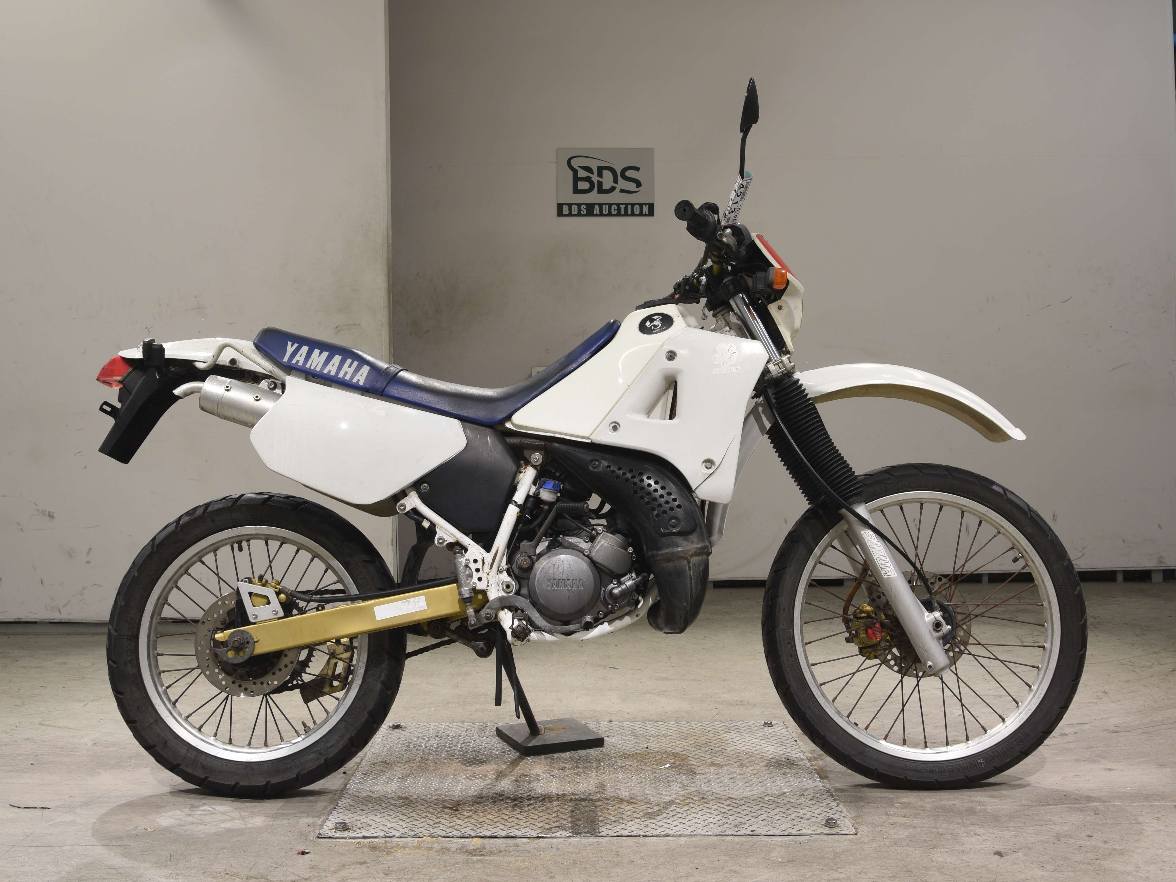 Yamaha DT125R, right