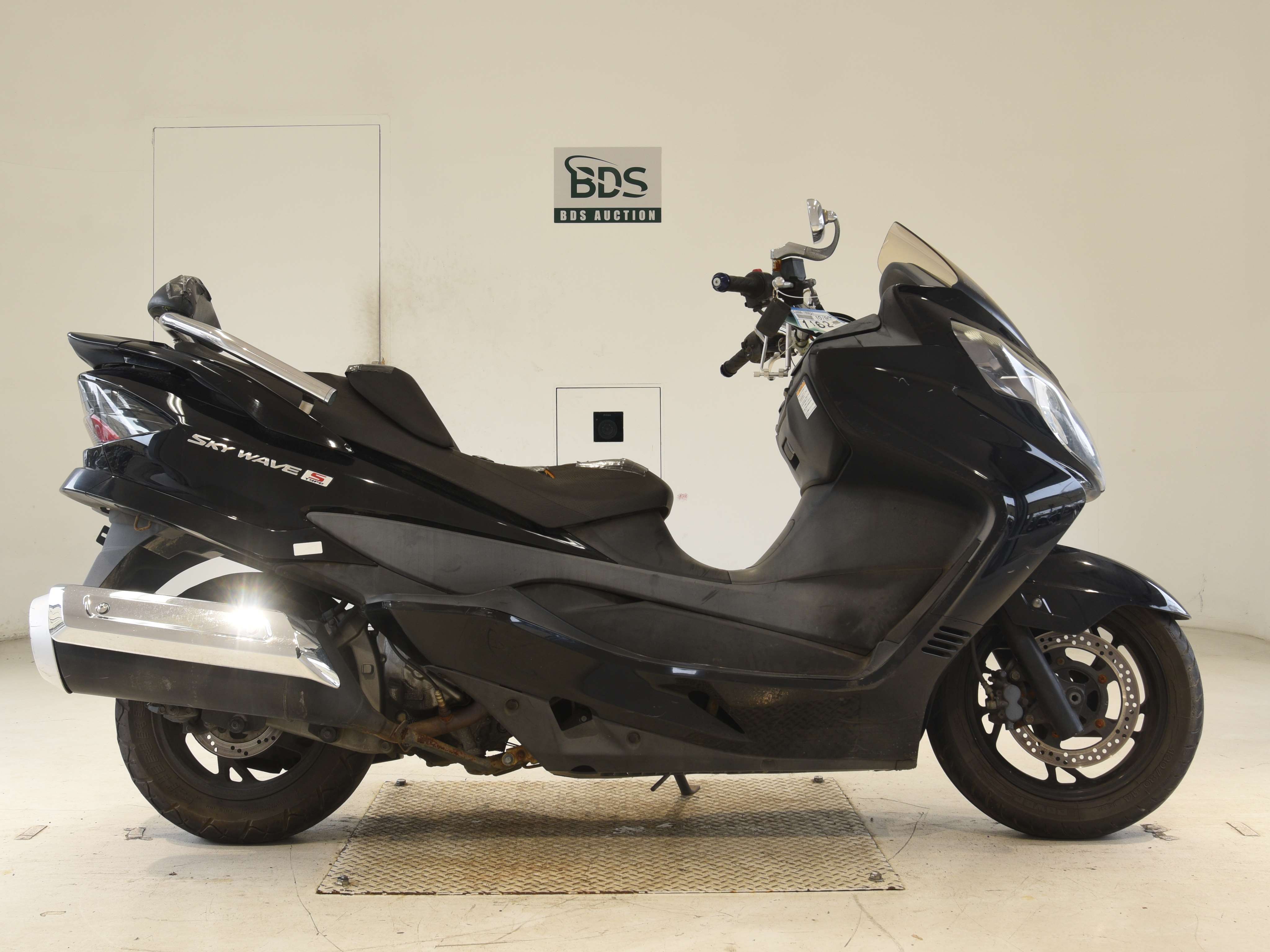 Suzuki SKYWAVE 250S, right