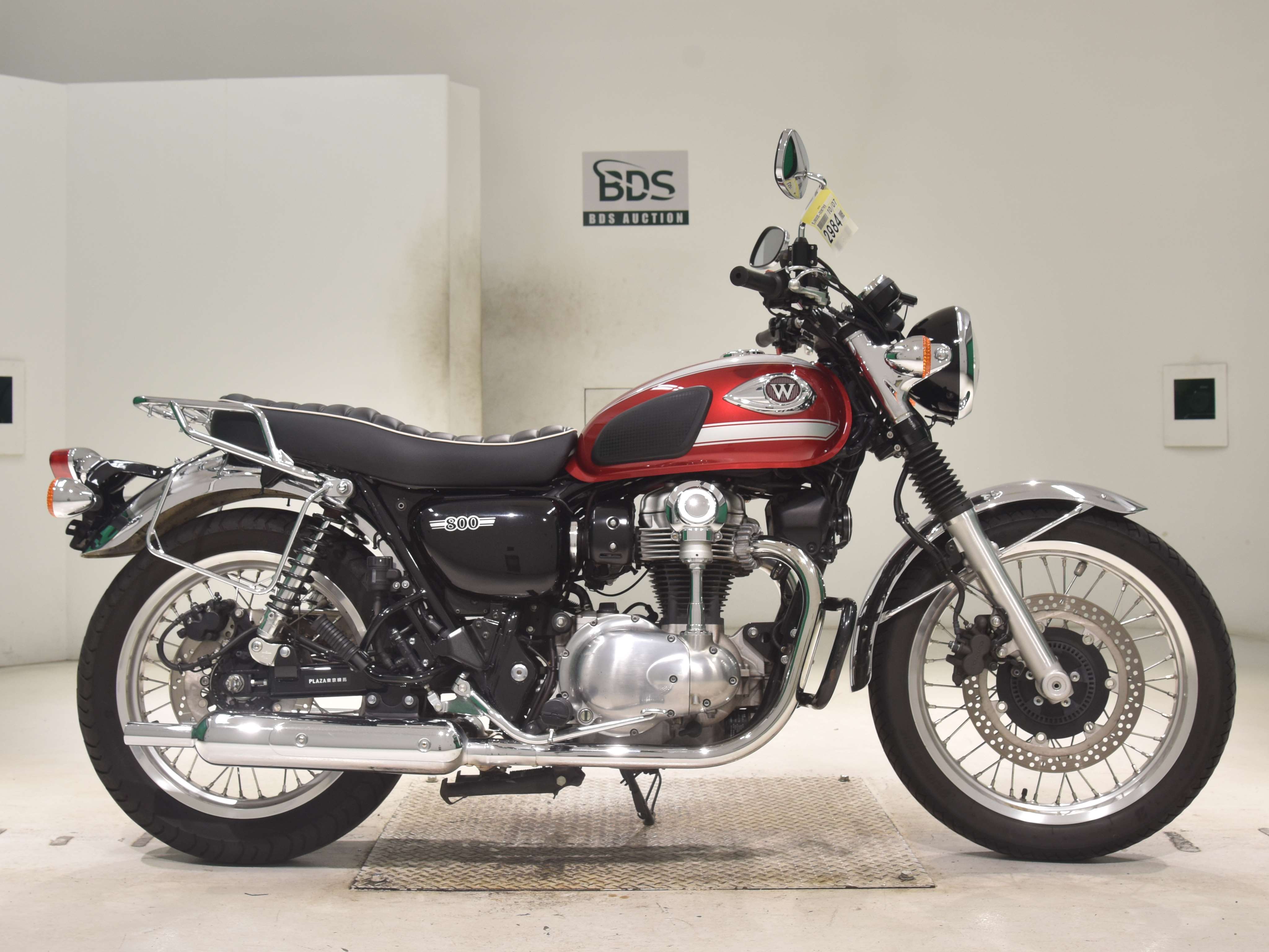 Kawasaki W800, right