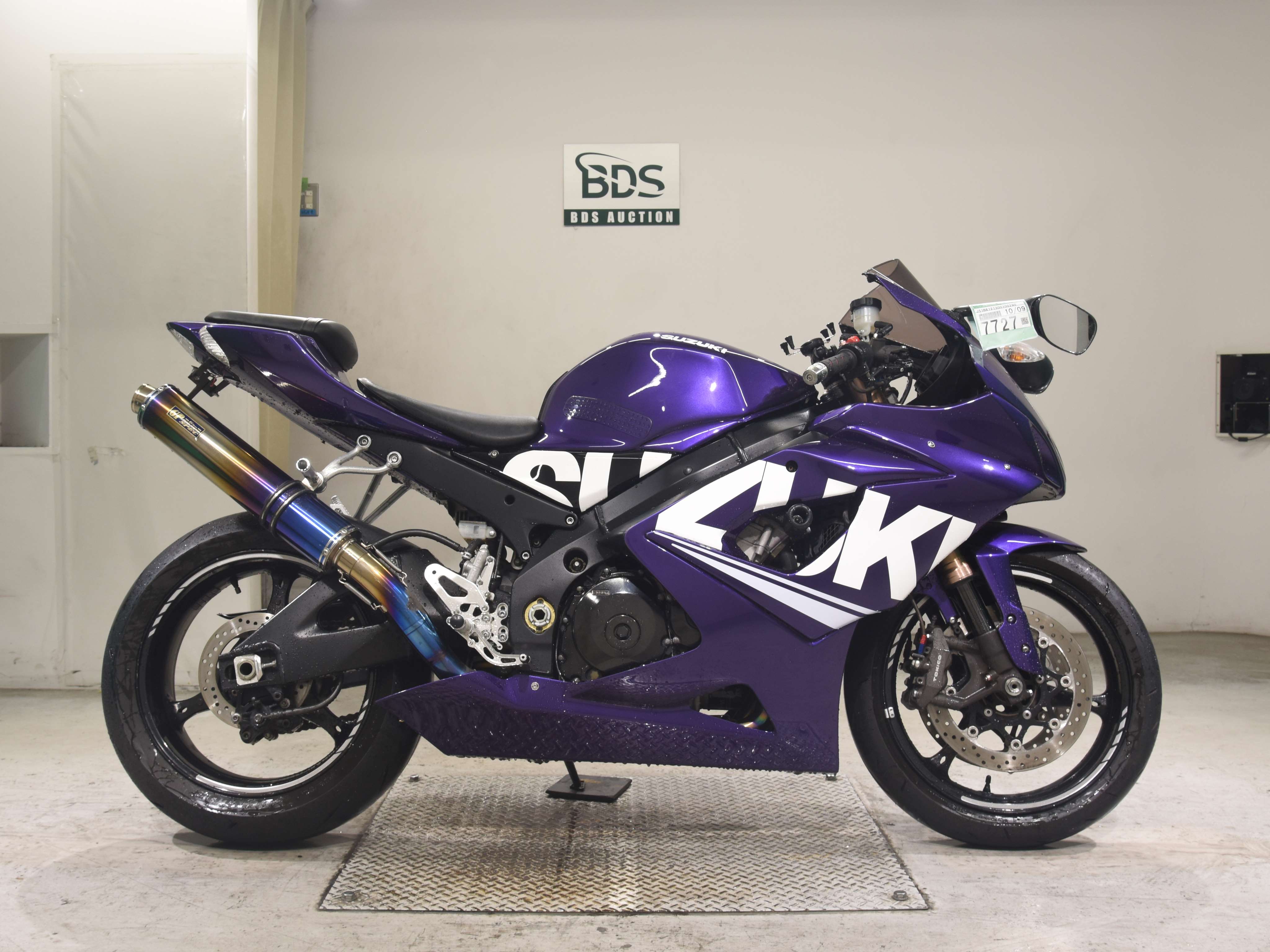 Suzuki GSX-R1000, right