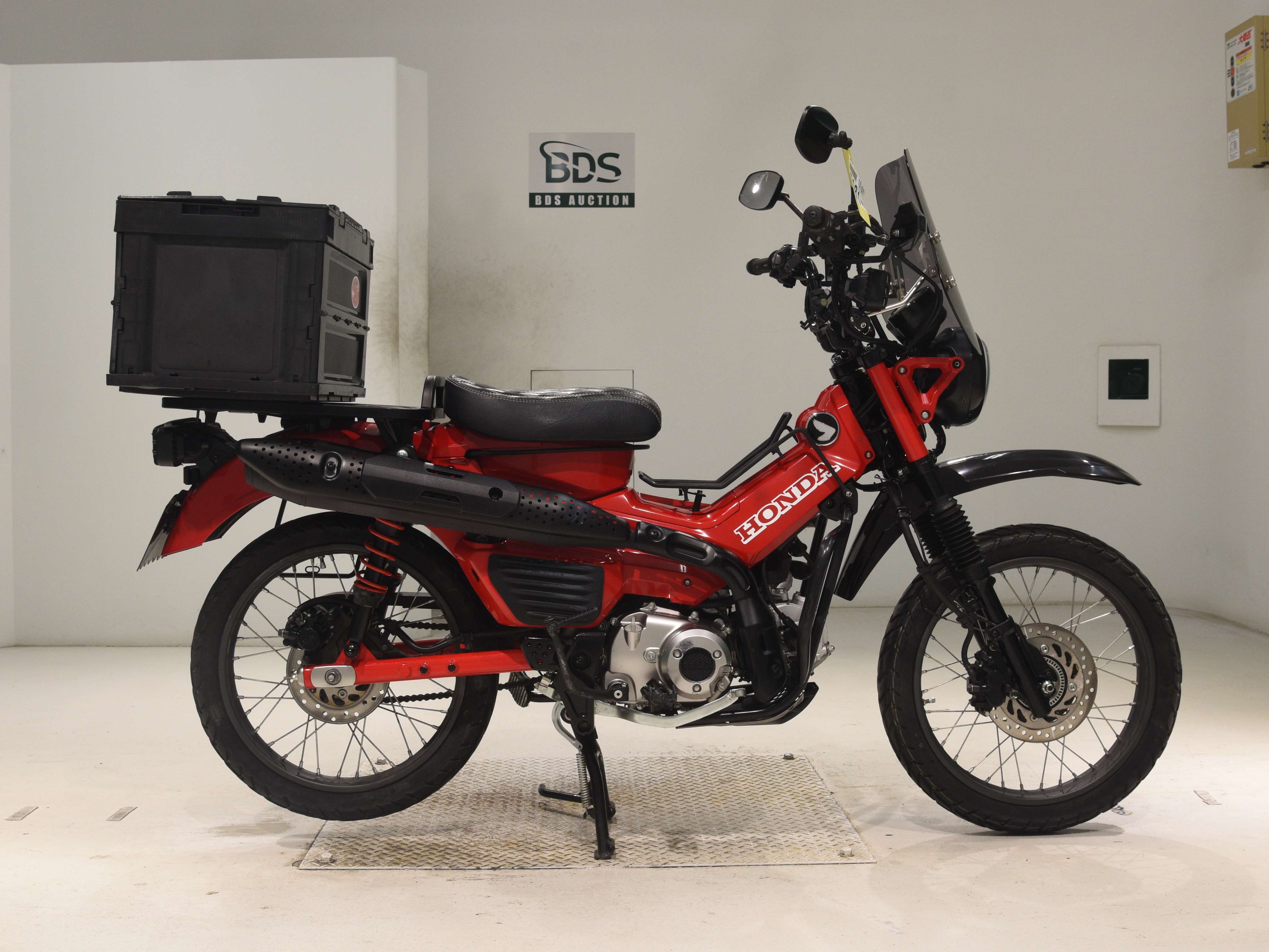 Honda CT125 HUNTERCUB, right