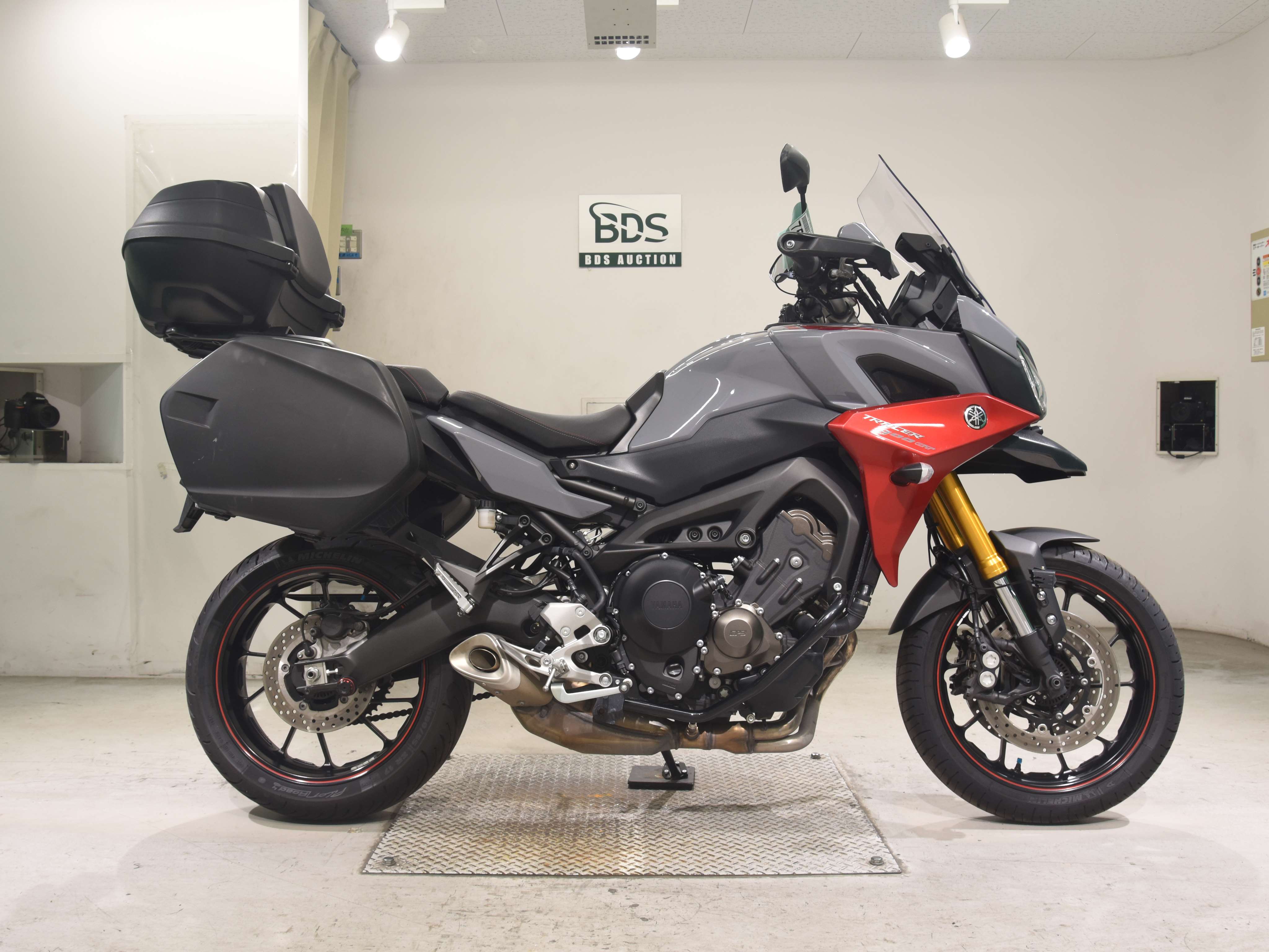 Yamaha MT-09, right