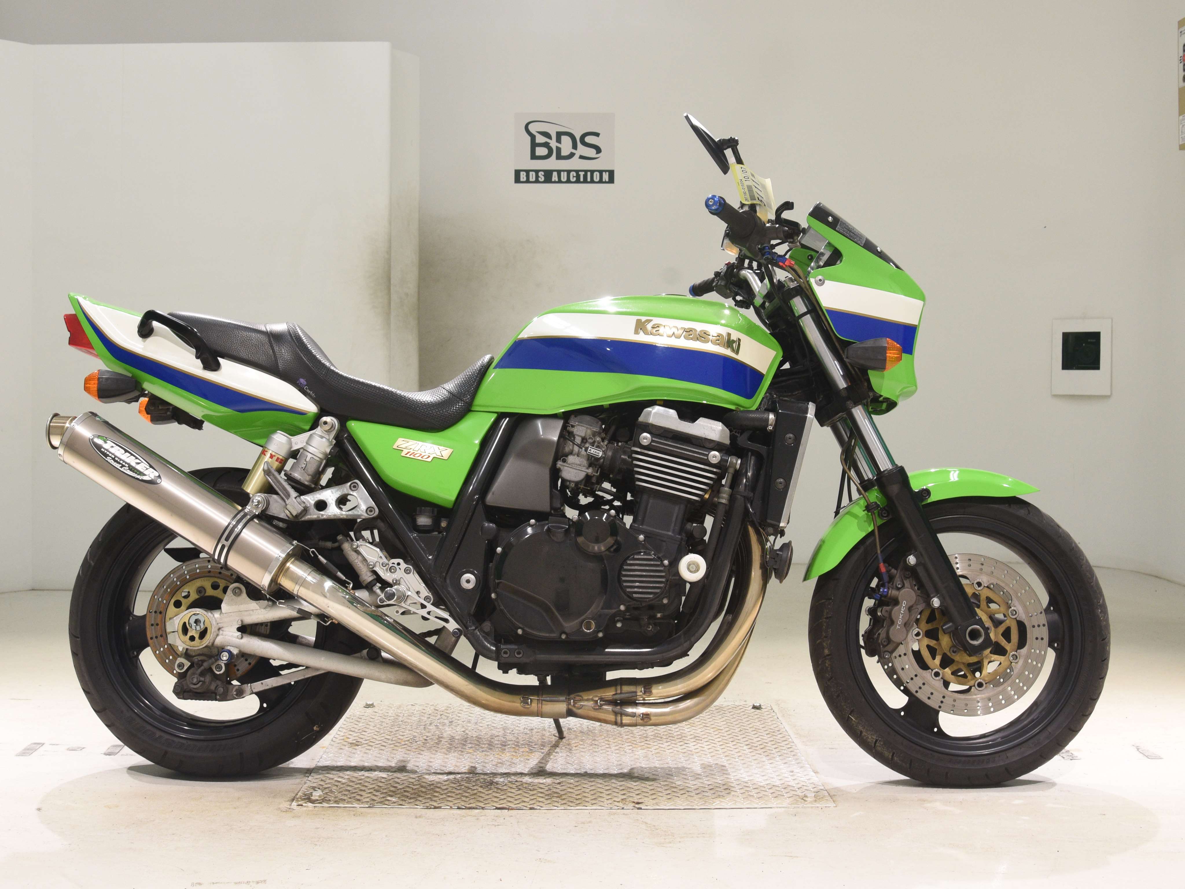 Kawasaki ZRX1100, right